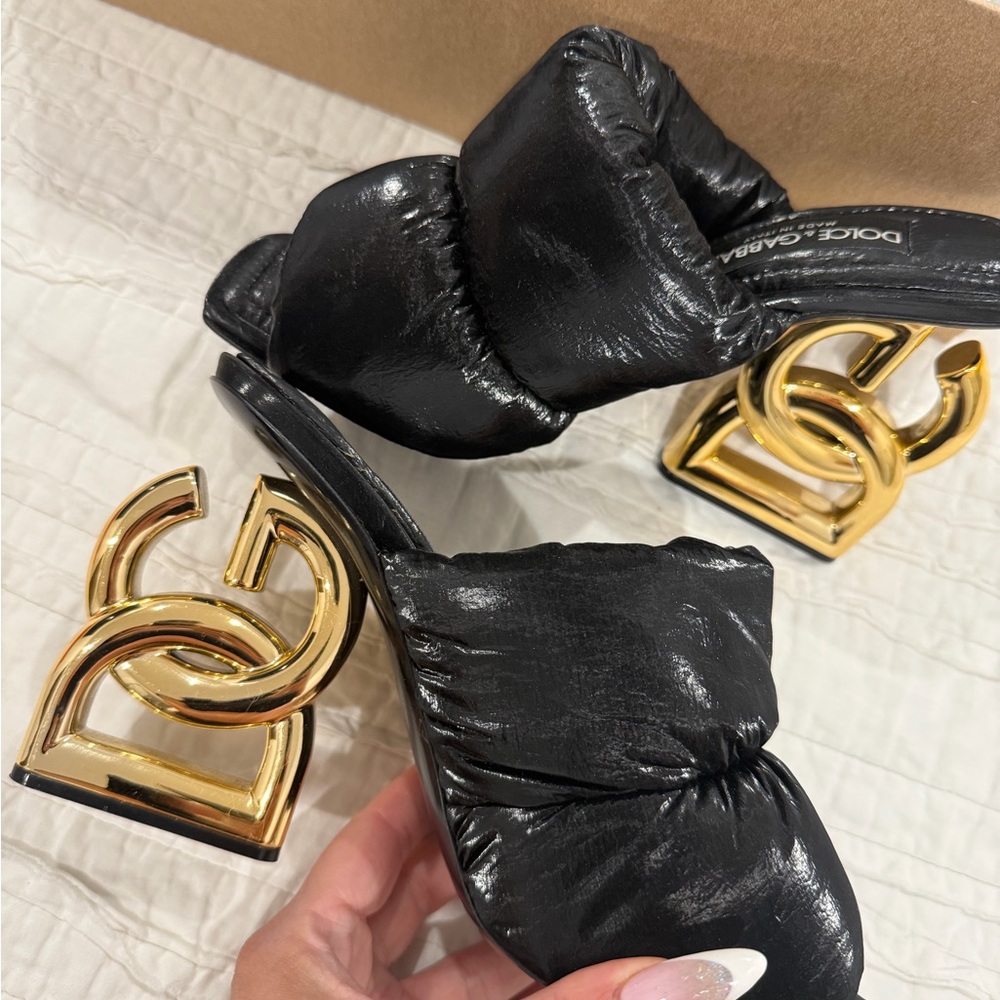 Dolce & Gabbana Black mules with DG logo